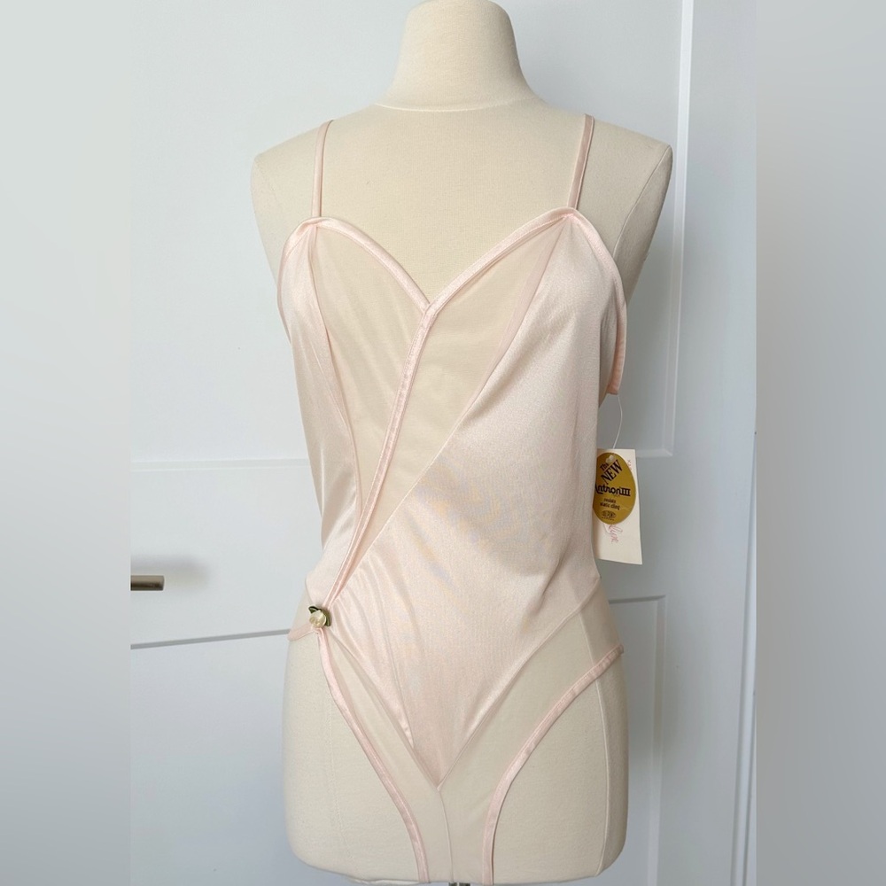 Rare Vintage Roslyn “Kasara” Pink Bodysuit with Pearls | 70s-80s